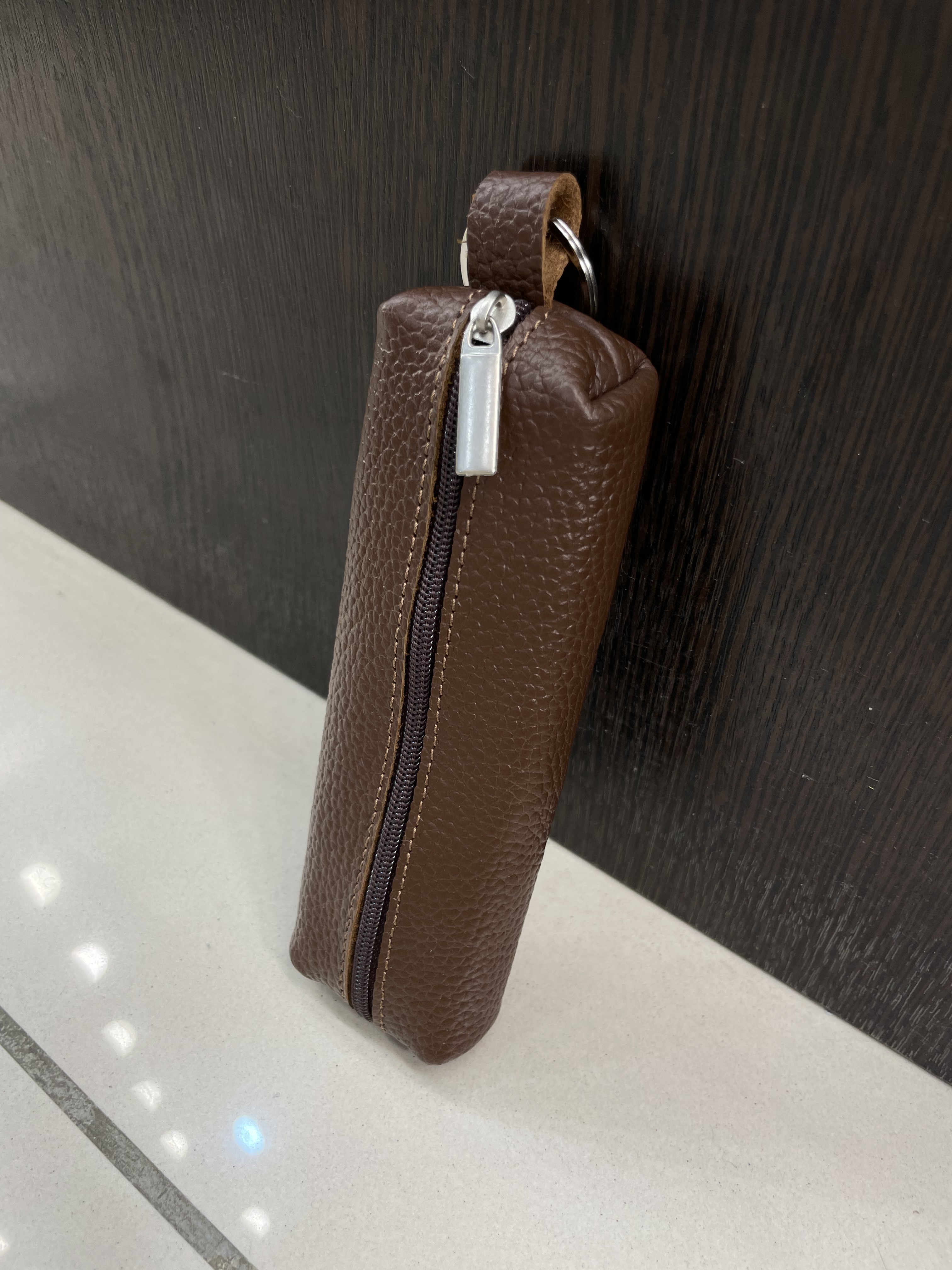 коричневый