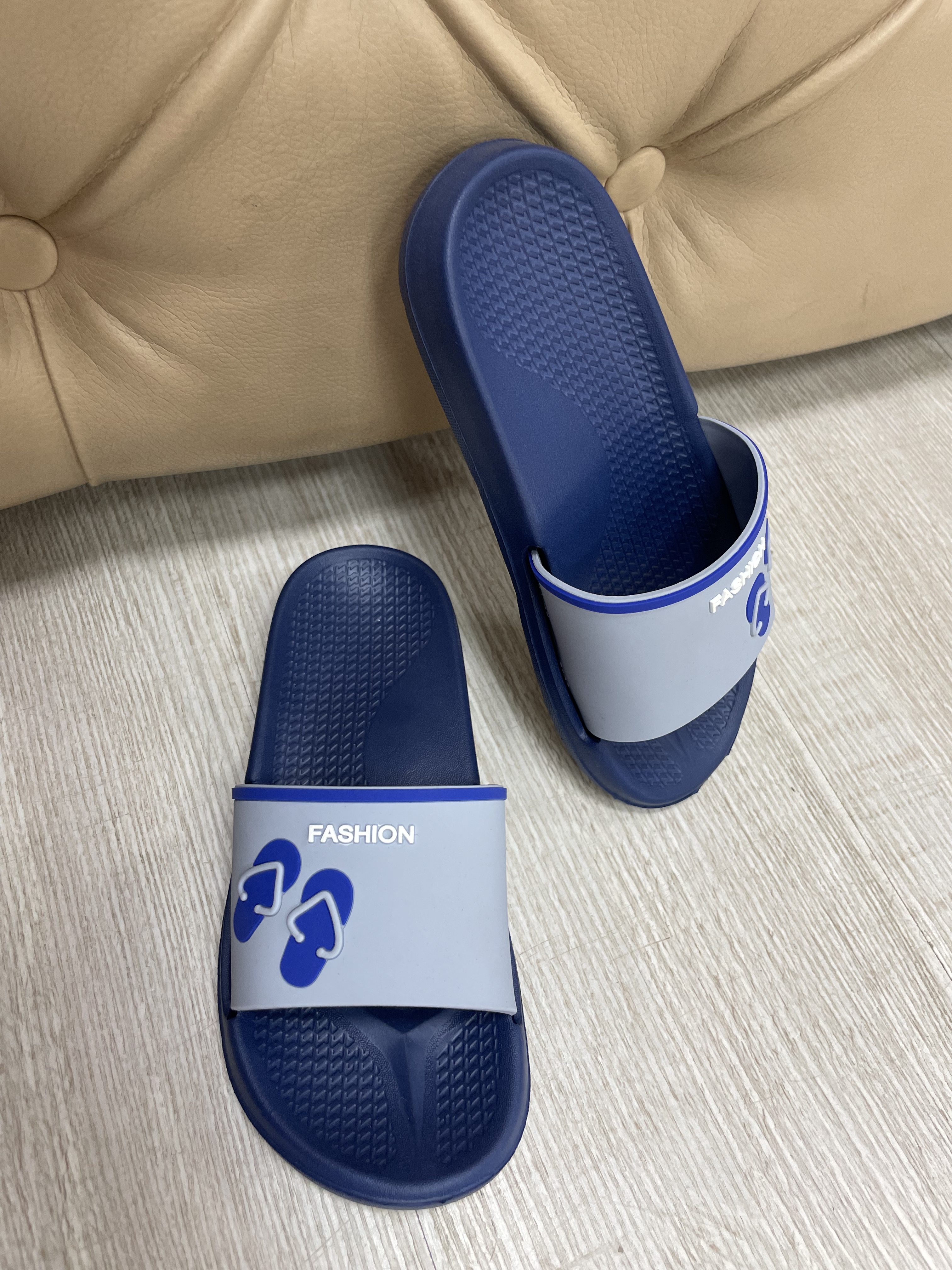 темно-синий